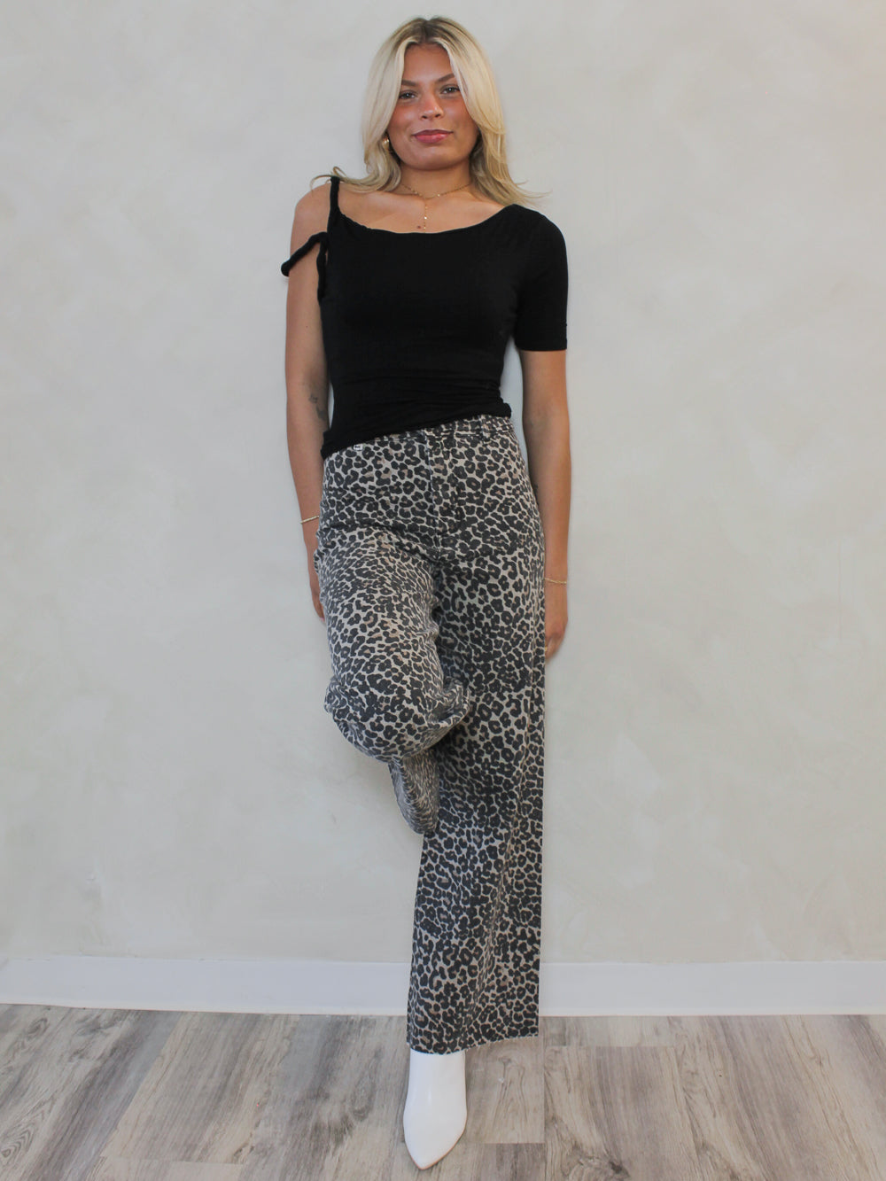 ELEVATED BLACK BASIC TOP WITH LEOPARD JEANS OUTFIT