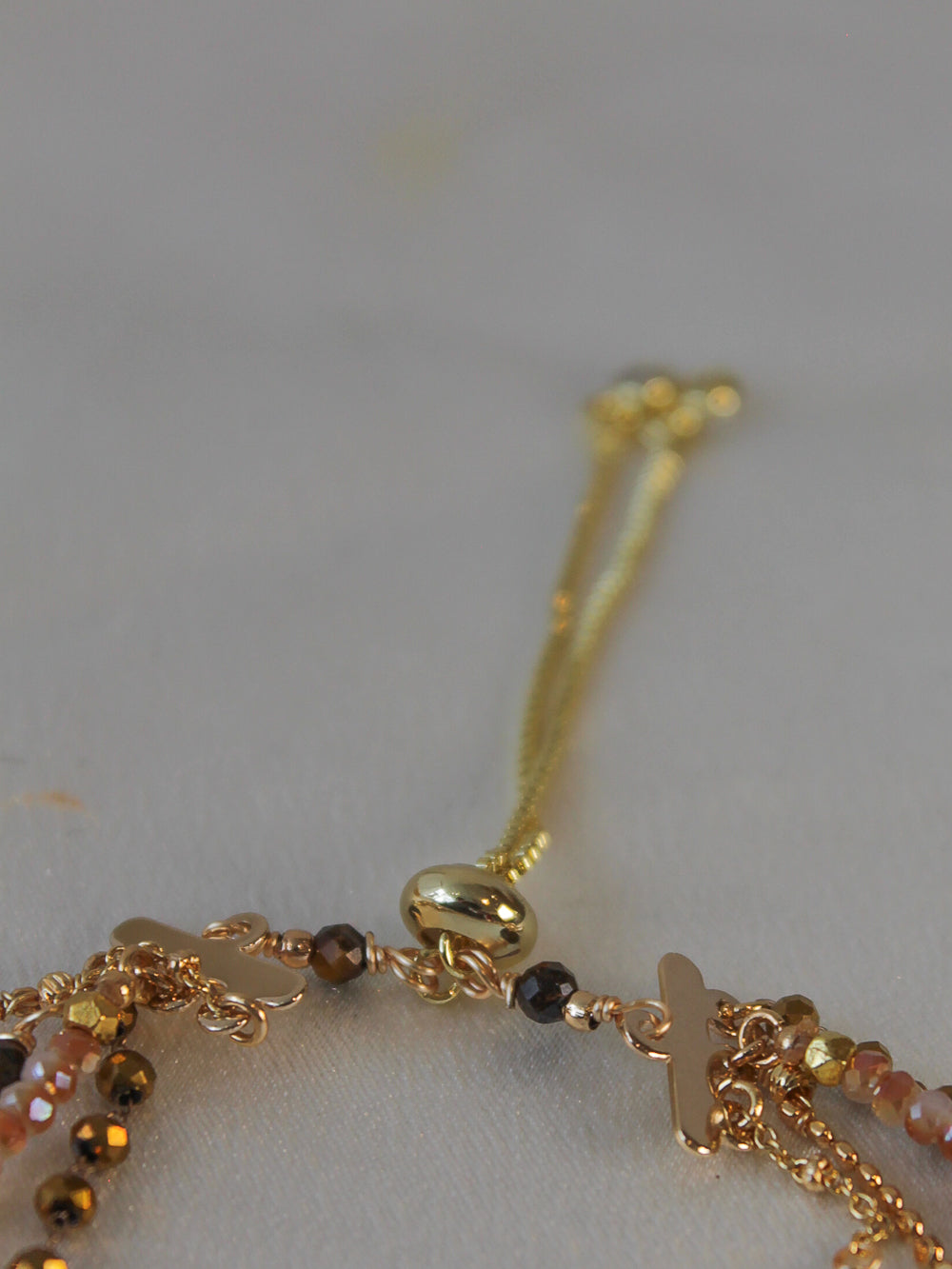 Pull bead toggle closure bracelet