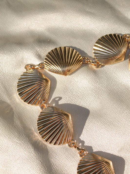 gold shell chain belt detail