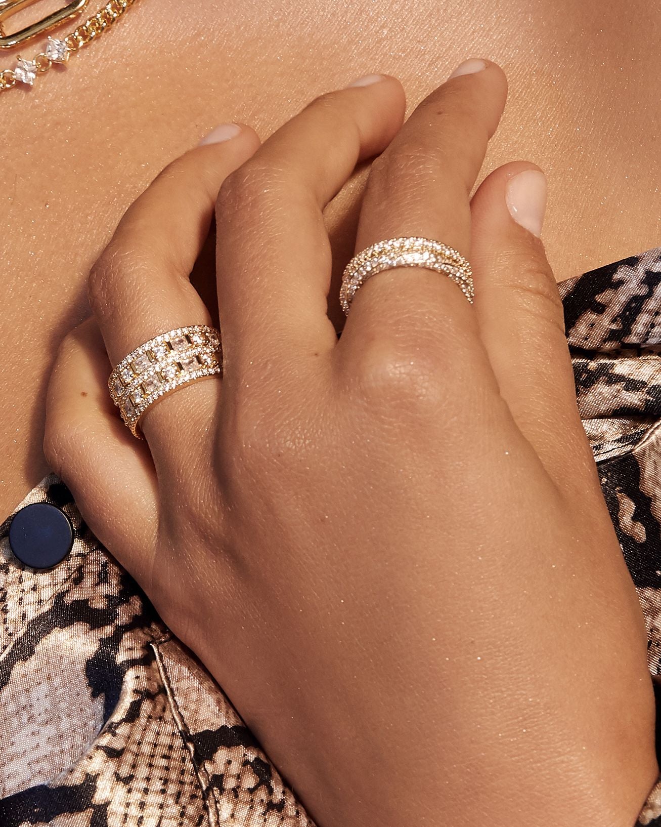 LUV AJ GOLD PAVE TWISTED RING