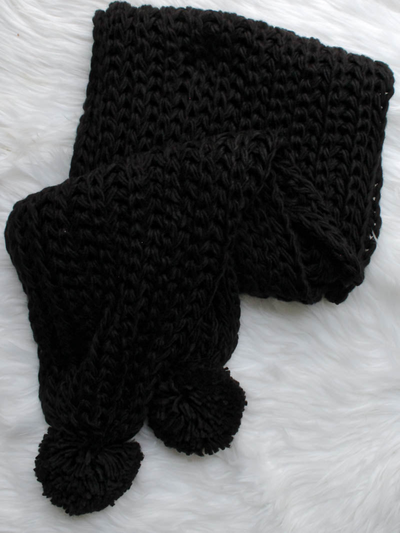 Chunky Knit Pom Scarf - Black