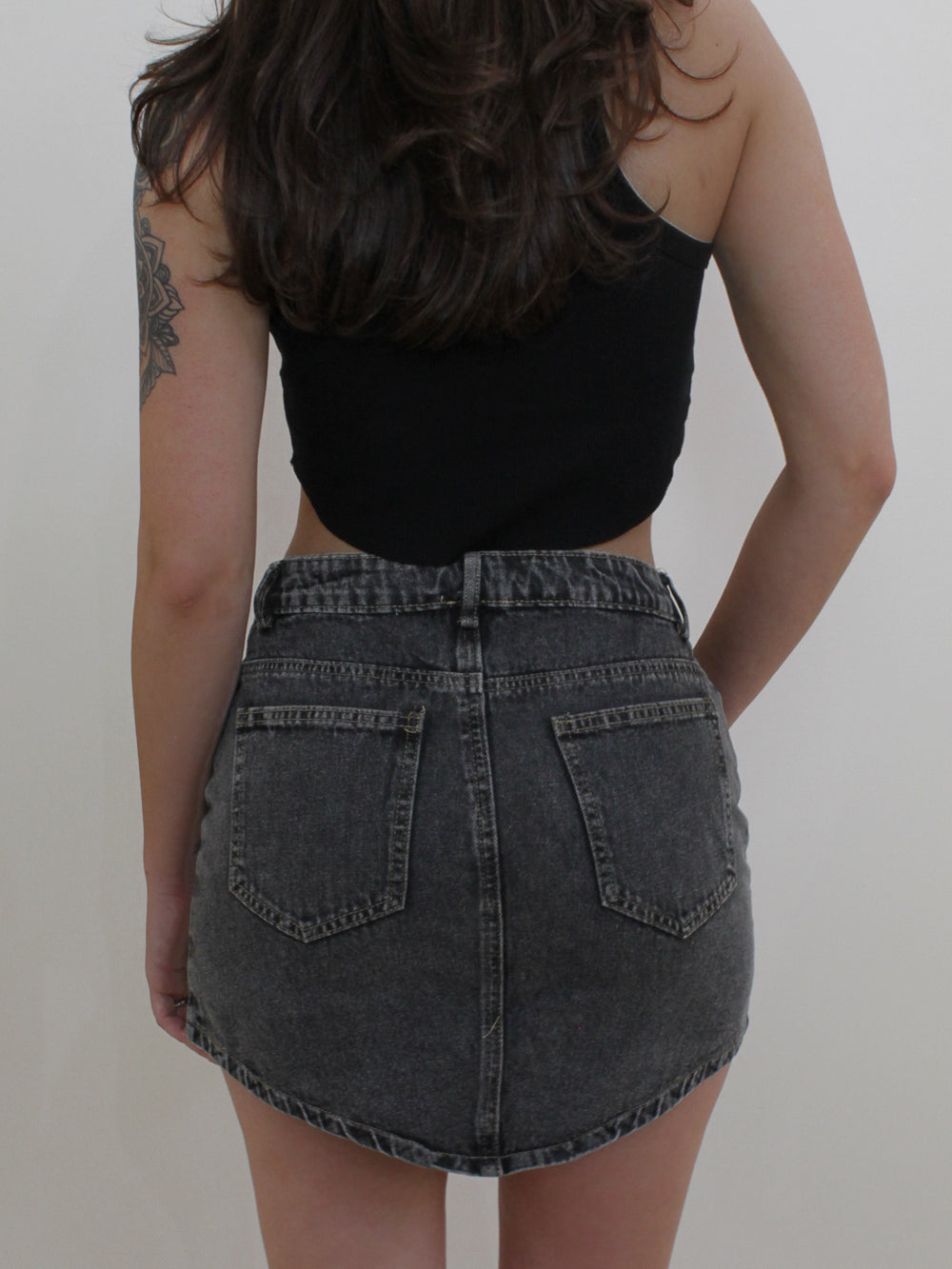 TO THE POINT DENIM MINI SKIRT