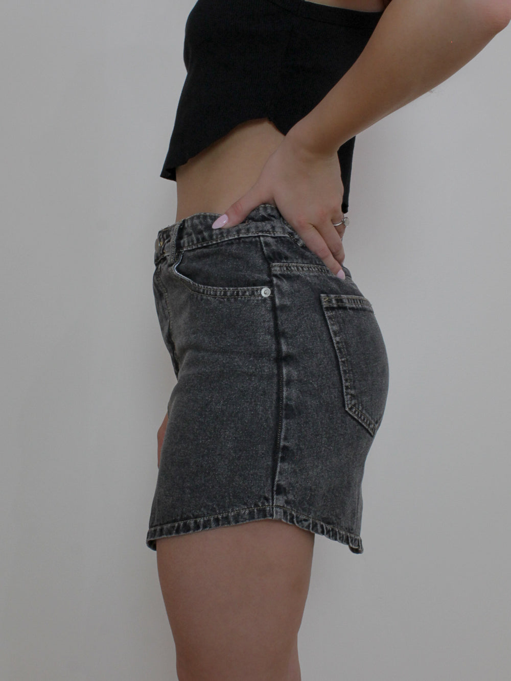 TO THE POINT DENIM MINI SKIRT