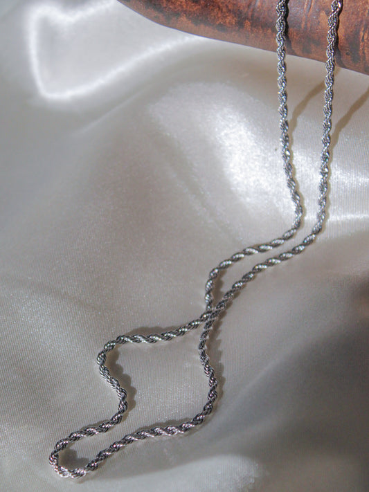 THIN SILVER ROPE CHAIN