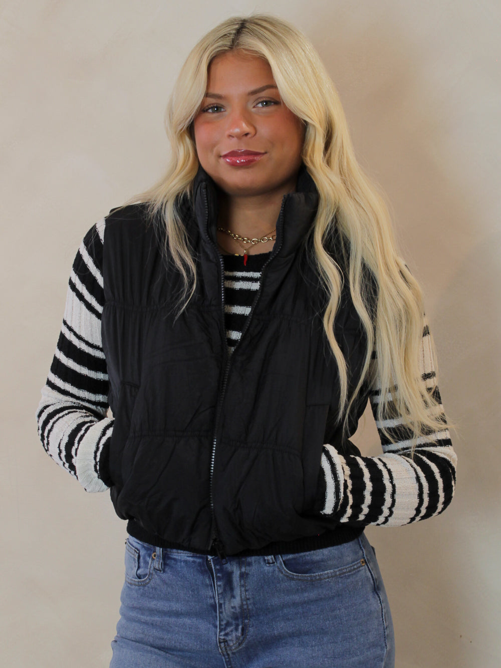 Light weight black puffer vest for women 