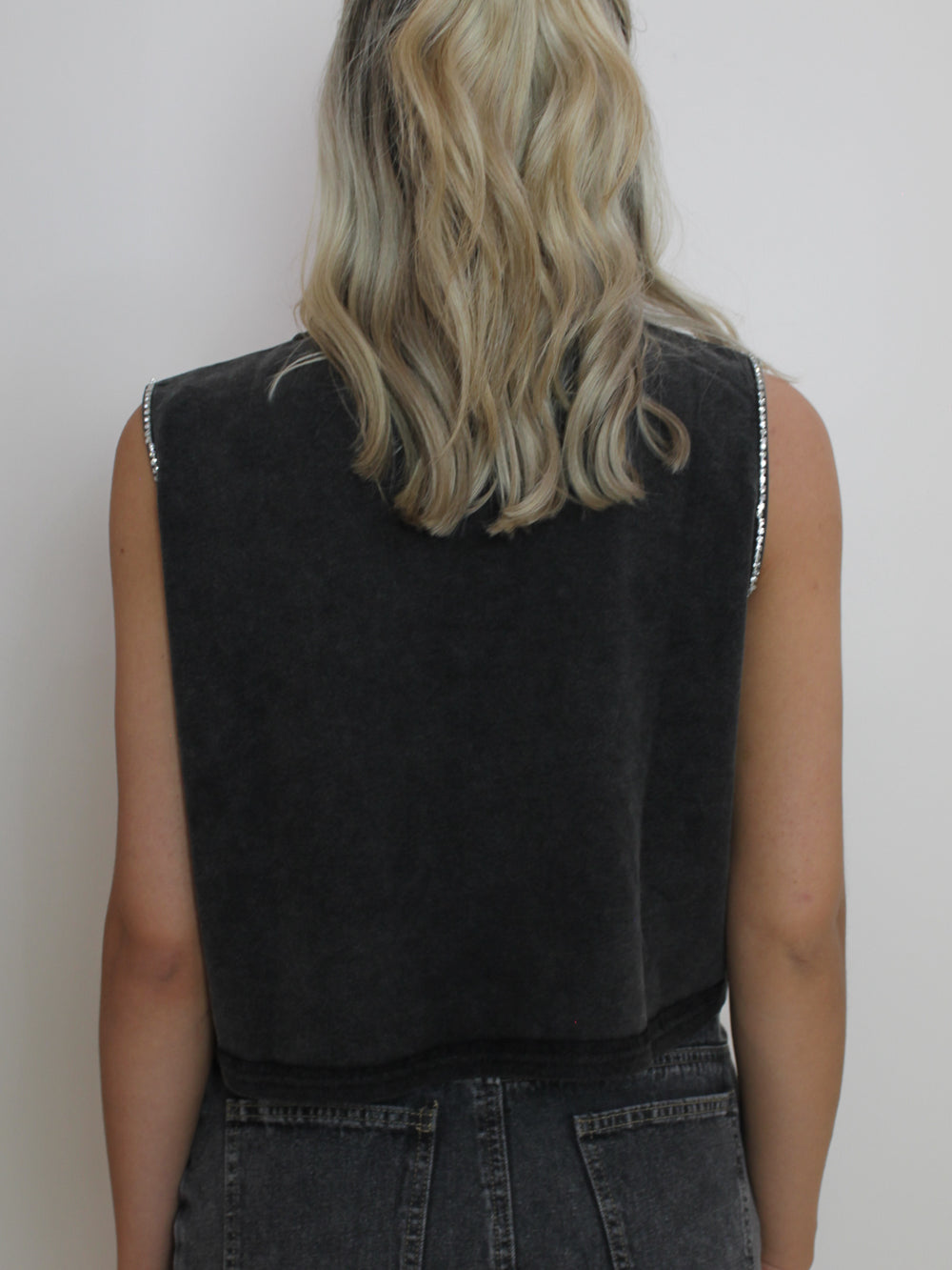 Black muscle tank for women 