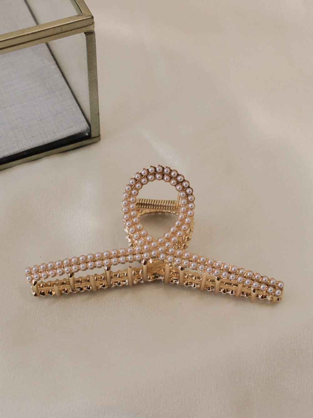 Gold claw clips for women with mini pearl accents 