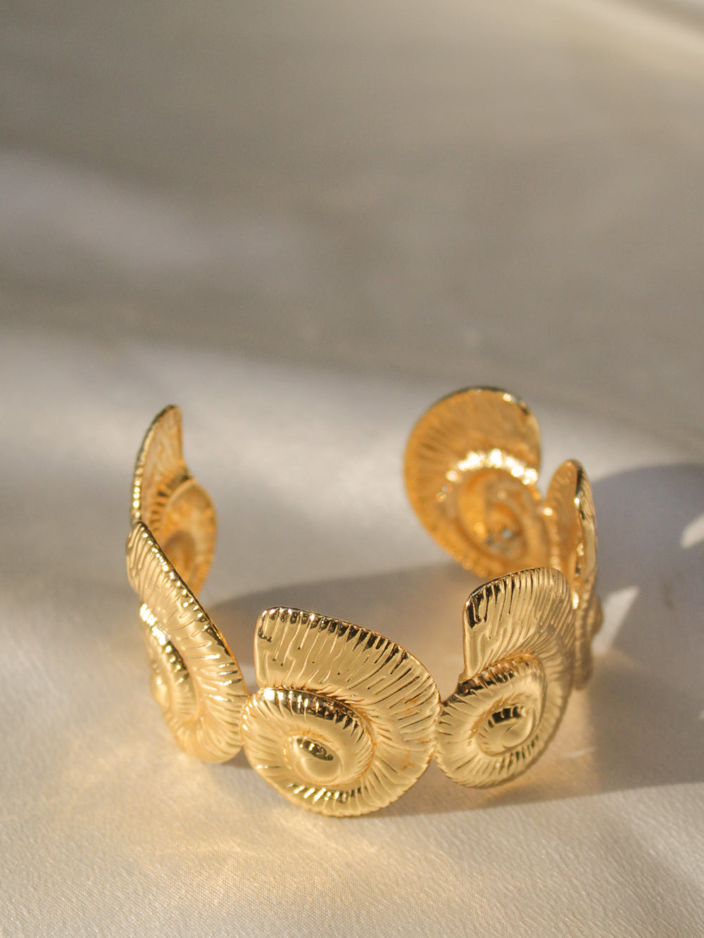 Gold shell bracelet for women