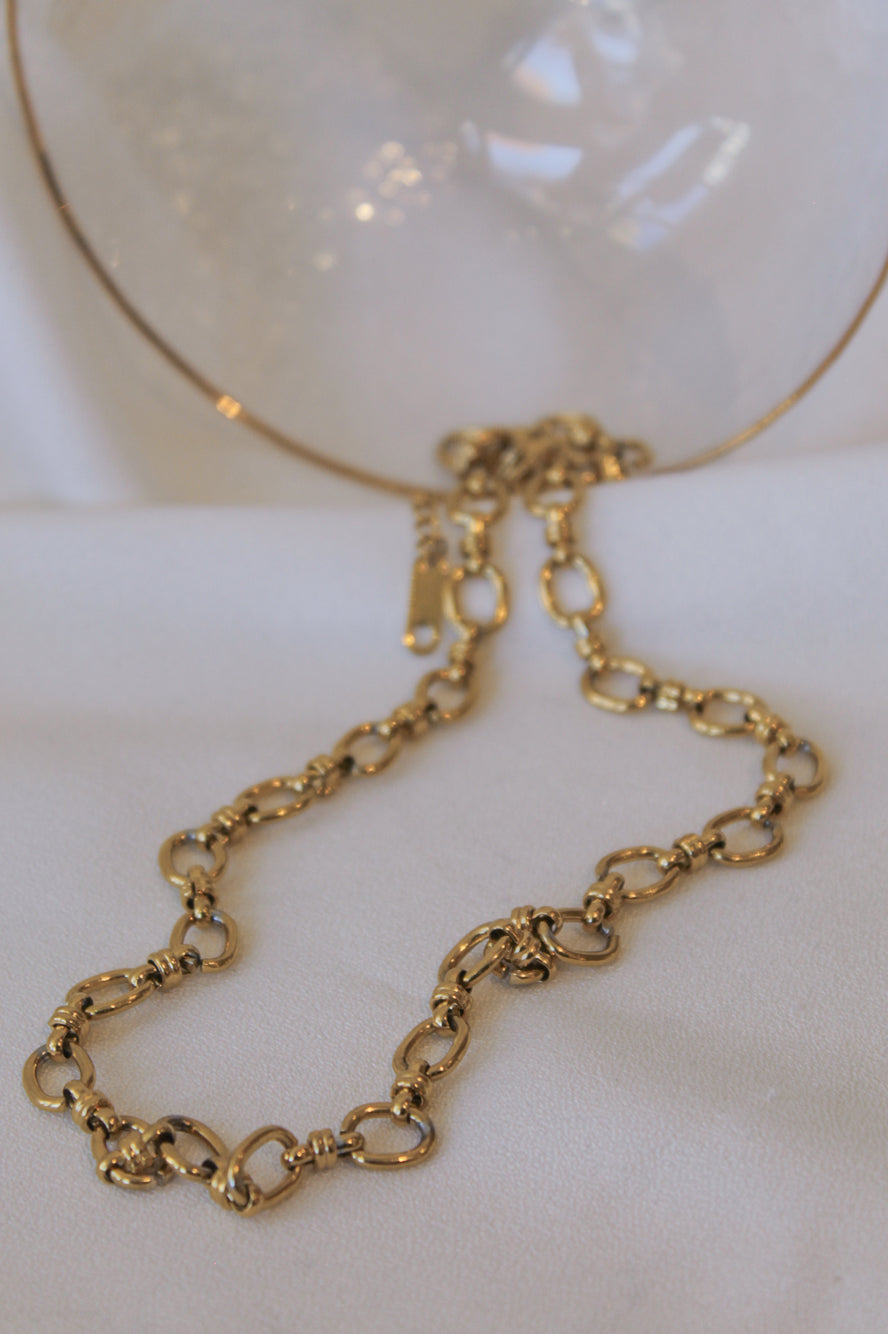 Gold knuckle style chain for woman