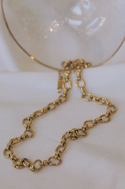 Gold knuckle style chain for woman