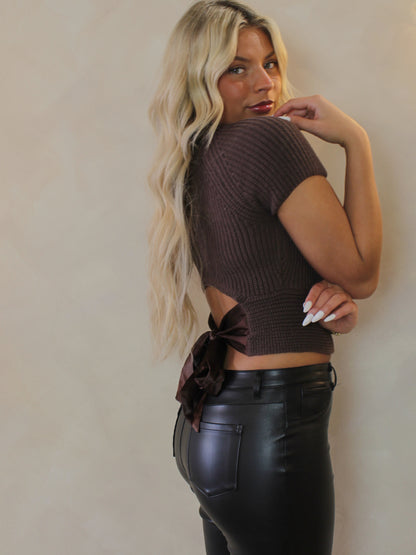 Brown ribbed knit short sleeve sweater with back bow detail