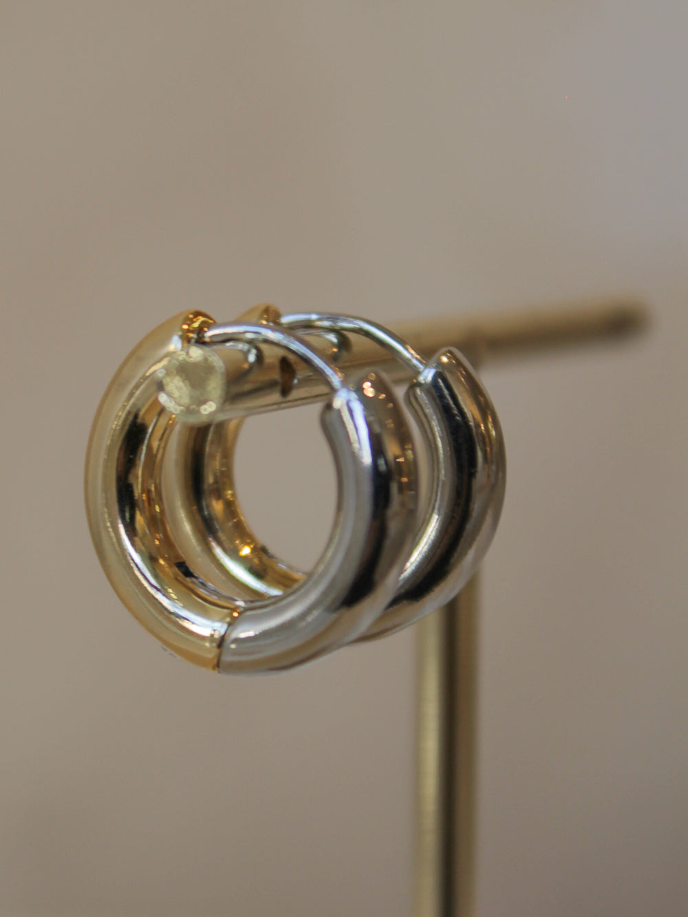 Mixed metal chunky hoop
