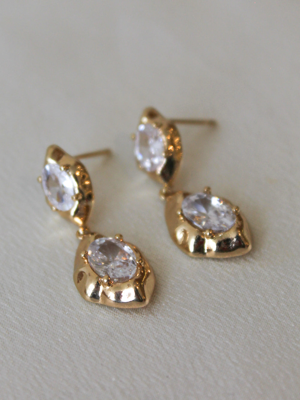 Gold earrings with clear gemstones 