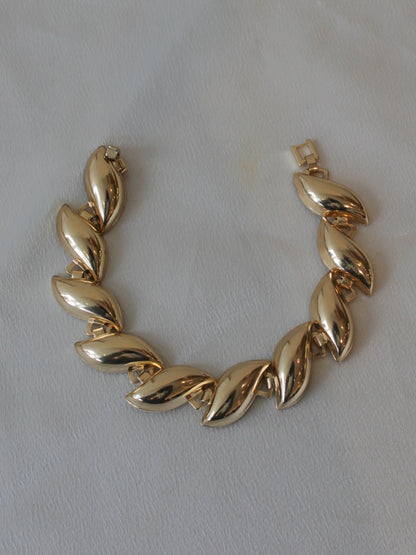 Gold statement bracelet with curved links 