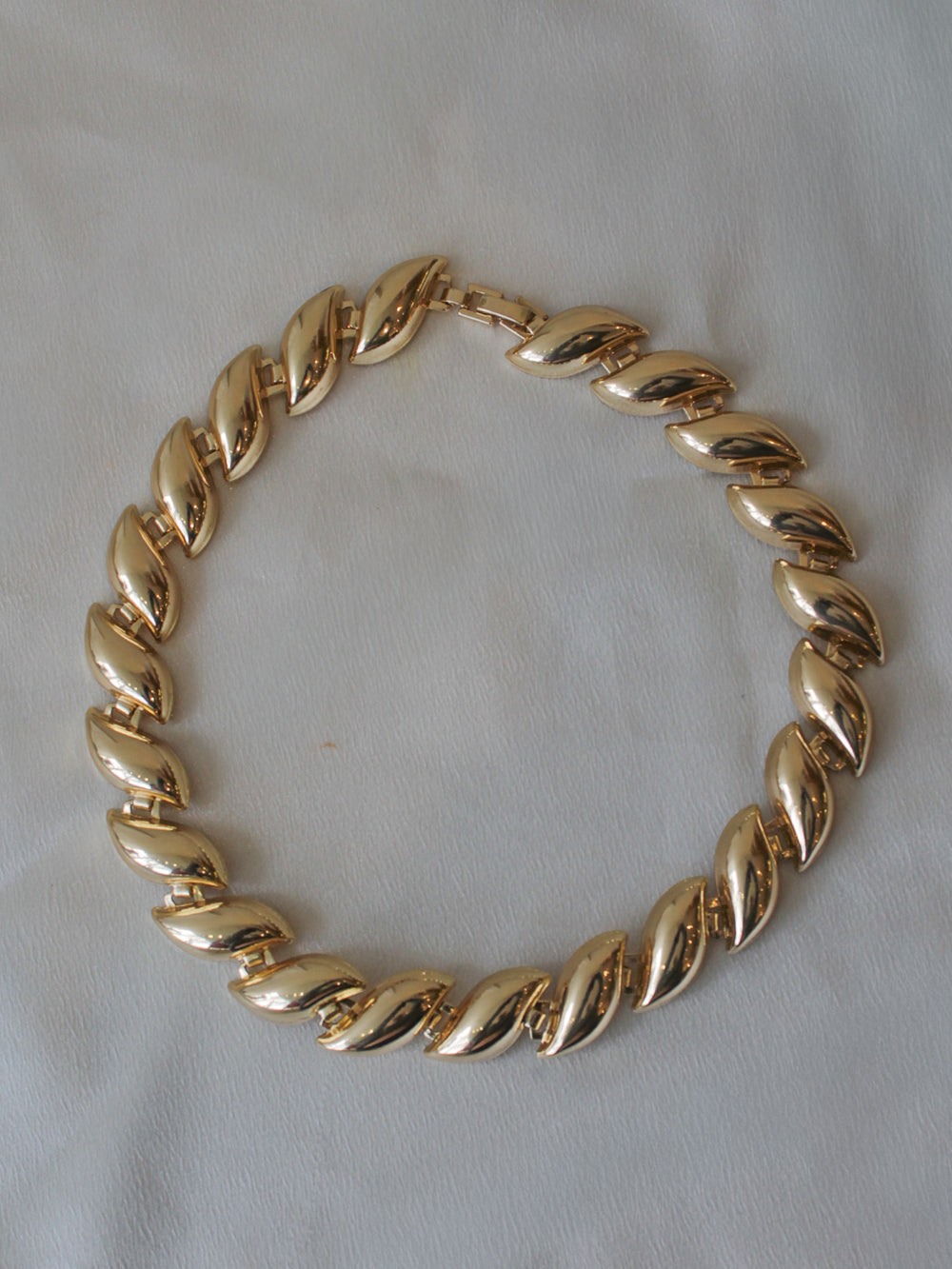 Chunky gold necklace with curved links 