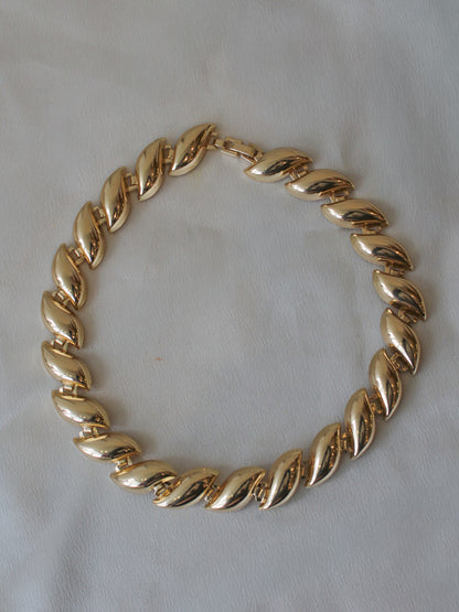 Chunky gold necklace with curved links 
