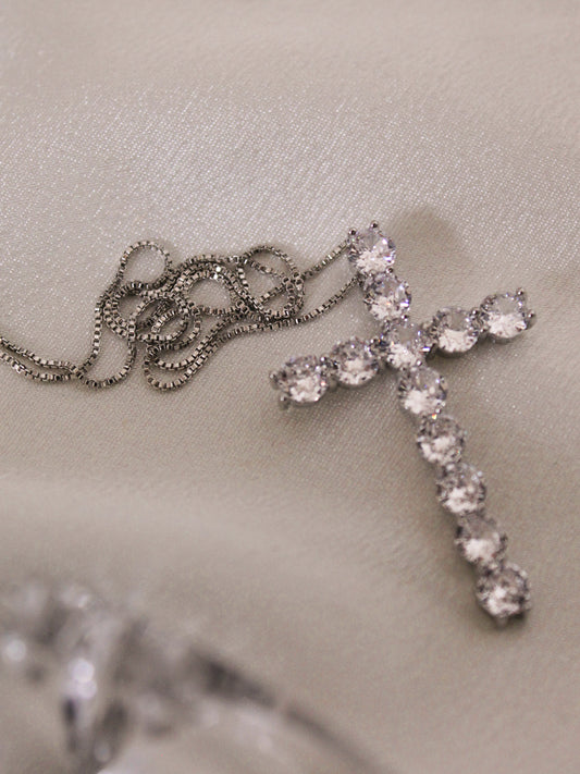 FAITH CROSS NECKLACE IN SILVER