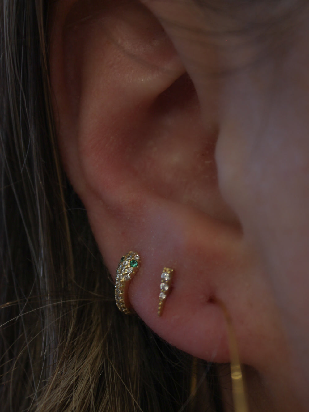 Mini snake huggie earring 