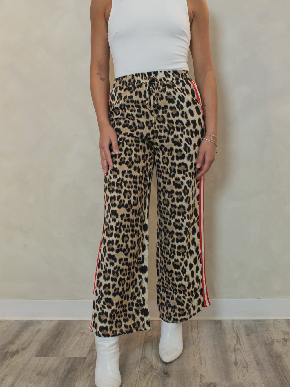Wide leg leopard pants for women outfit 