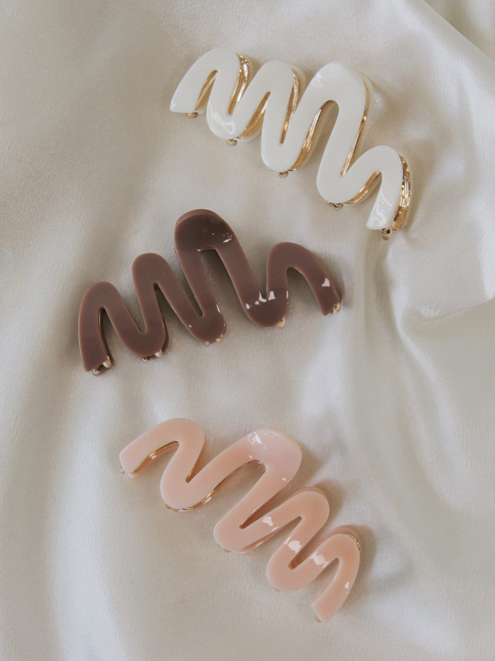 wavy hair clips for women in three colors 