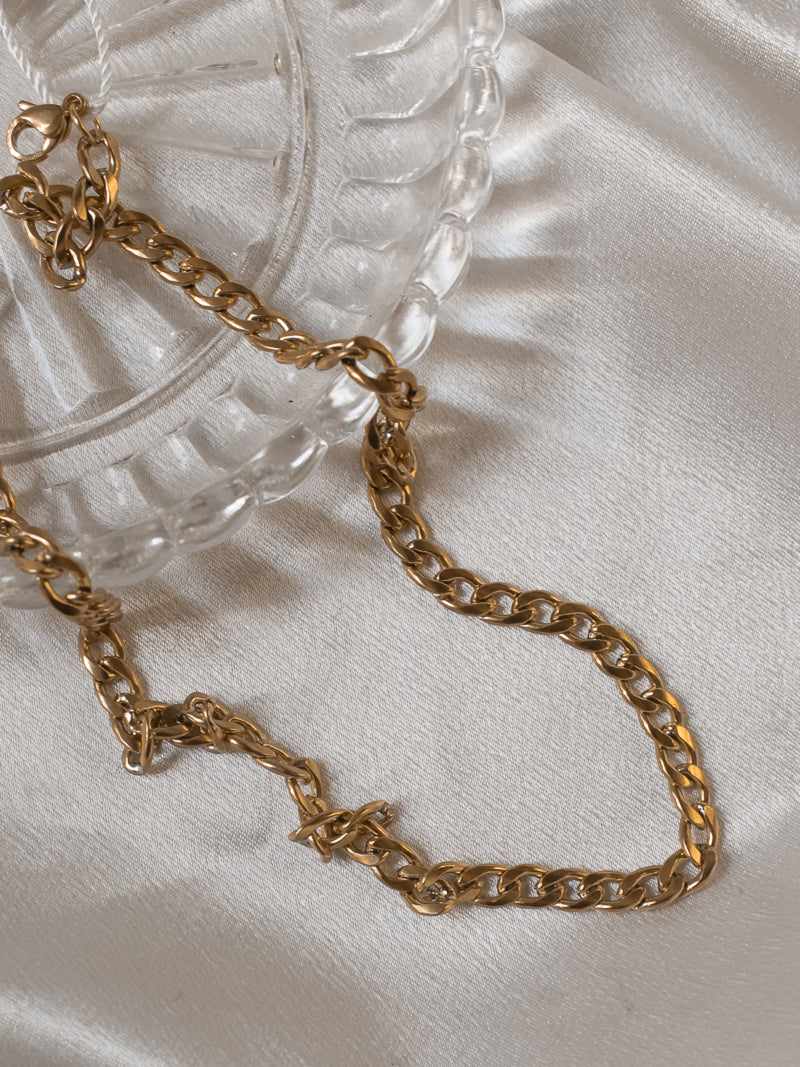 Ellie Vail Gold Curb Chain